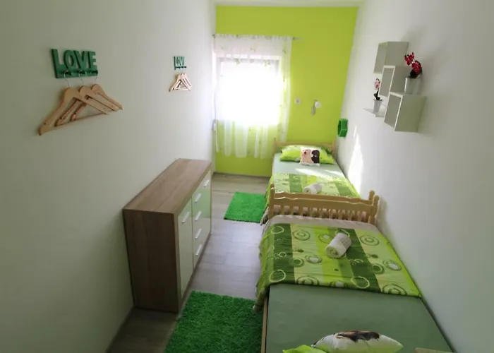 Semesterbostad Kuca Za Odmor Modra Oaza